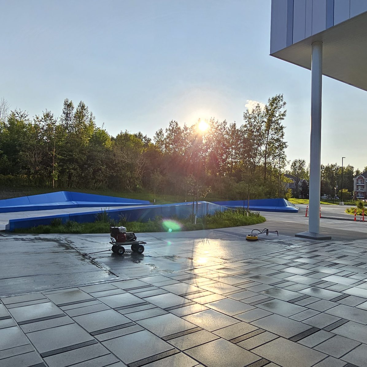 lavage commercial à pression de pavé uni - lavage pression du pavé et béton - photo après - Net-o-pression - Salaberry-de-Valleyfield