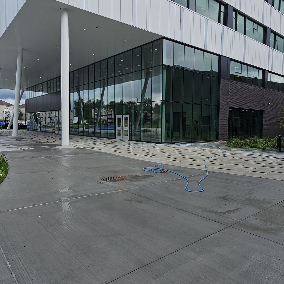 lavage extérieur commercial à pression - lavage pression du pavé et béton - Net-o-pression - Salaberry-de-Valleyfield