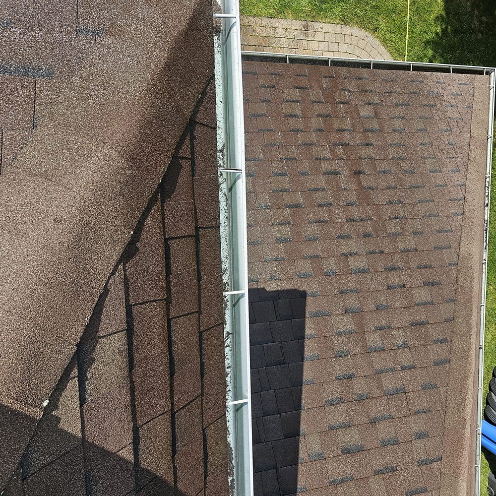 Gutter cleaning service - before photo - Net-o-pression - Salaberry-de-Valleyfield