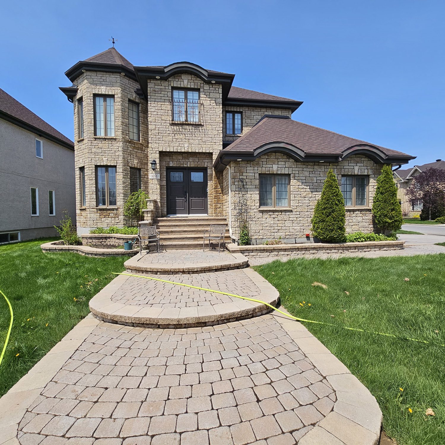 Nettoyage de pavé uni - photo après le nettoyage pression- Net-O-Pression - Salaberry-de-Valleyfield