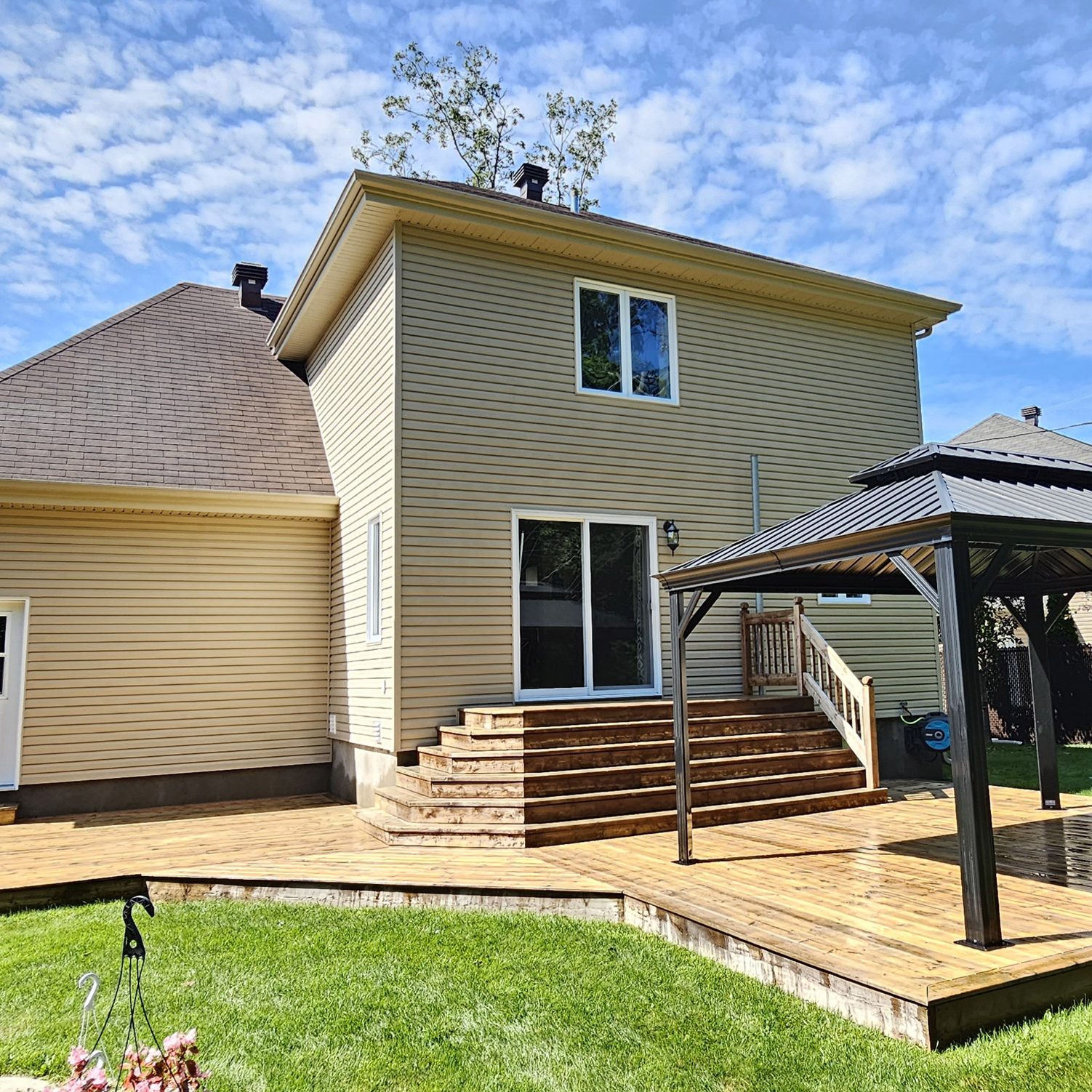 Service de nettoyage extérieur résidentiel - lavage mur de vinyle et patio - Net-o-pression - Salaberry-de-Valleyfield